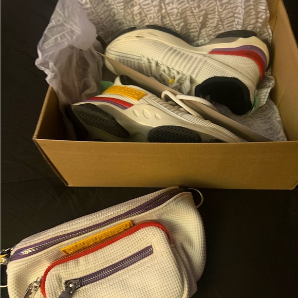 Steve Madden White and Purple BeltBag with Red Accents - Picture 8 of 8